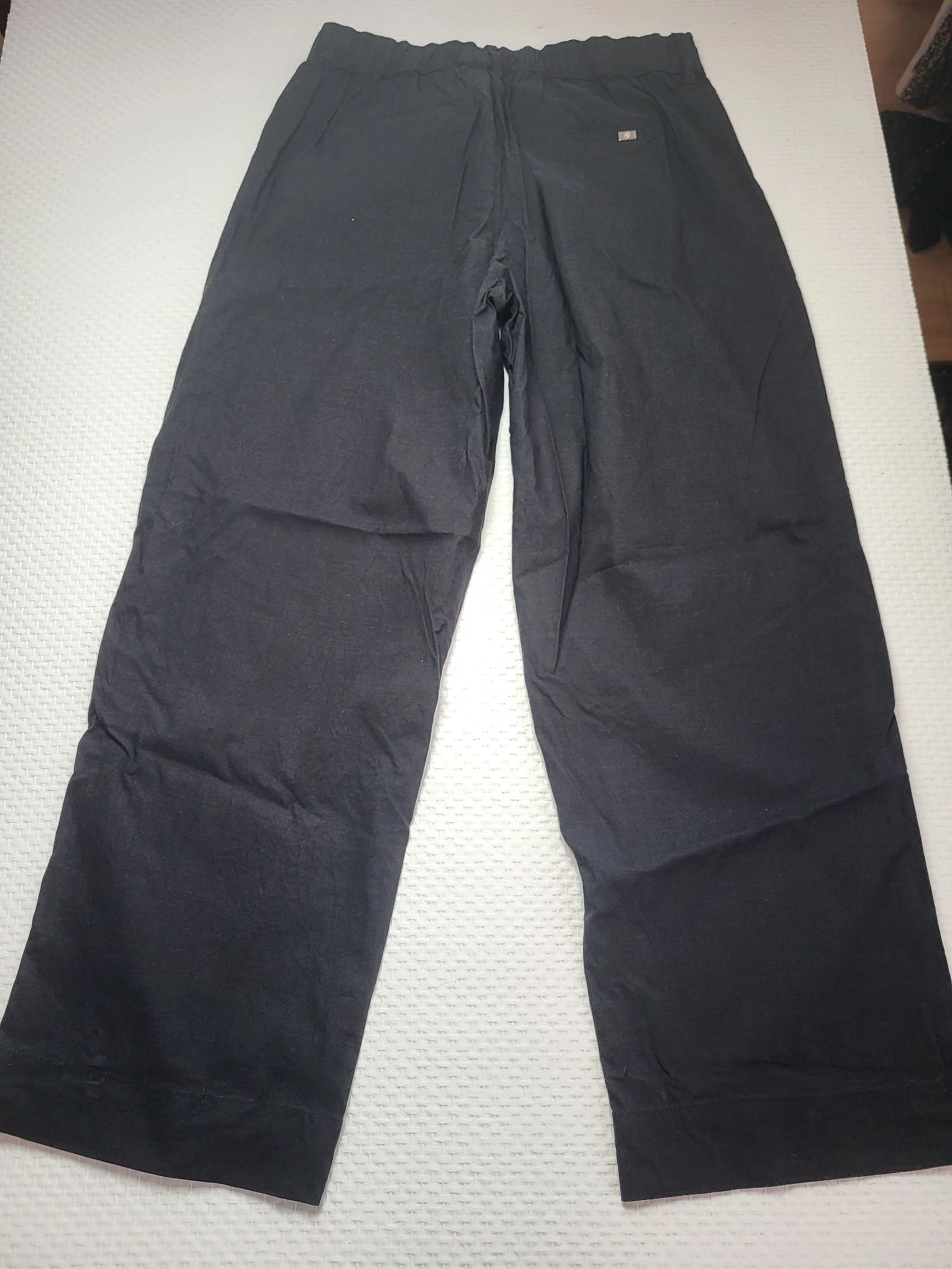 Lightweight black flowy pants with elastic waist by Bréal – Size 42 (XL) – photo 3